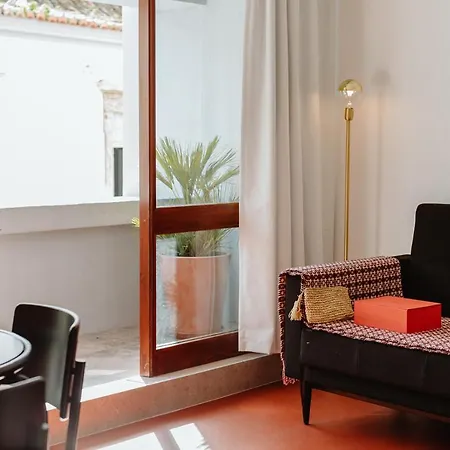The Modernist, Architecture Experience Apartment *