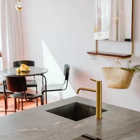 شقة The Modernist, Architecture Experience فارو