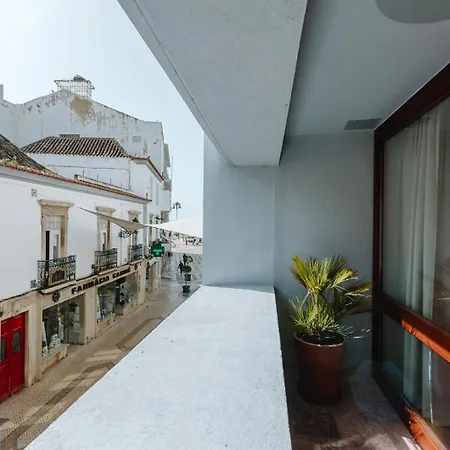 شقة The Modernist, Architecture Experience